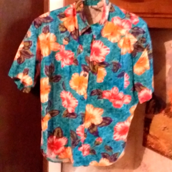 Basic Essentials BE Top MEDIUM Hawaiian Theme Ca. 1990s HIBISCUS MOTIF EUC - Picture 1 of 6